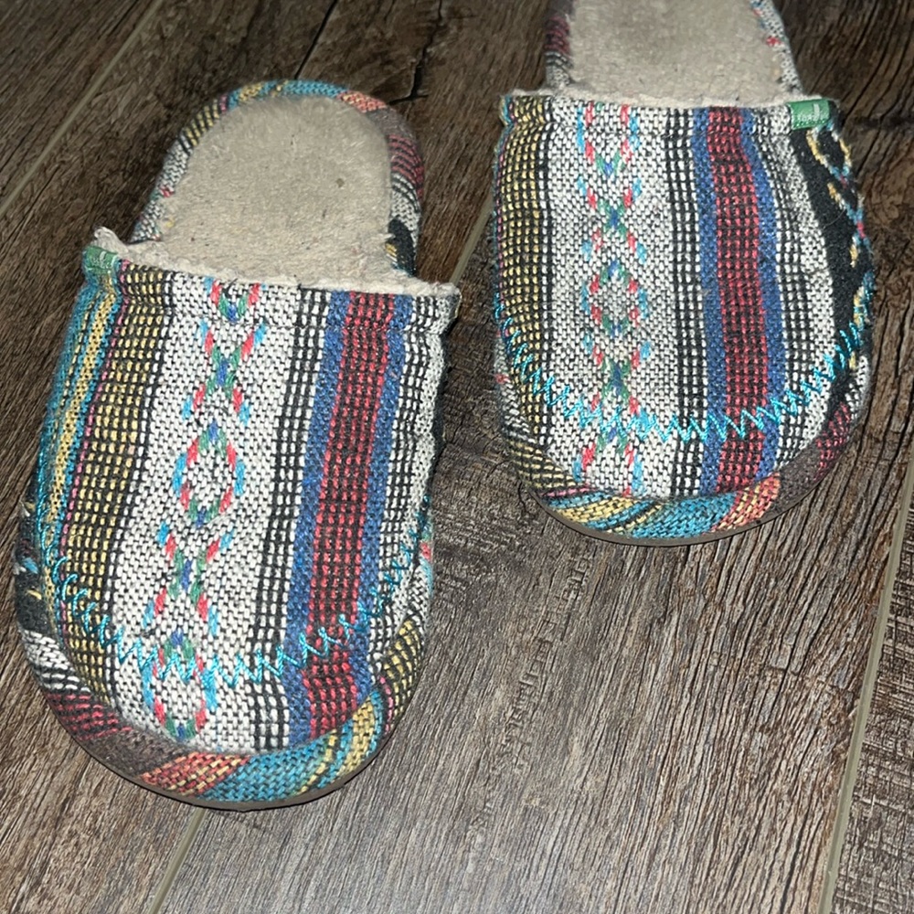 Sanuk slippers